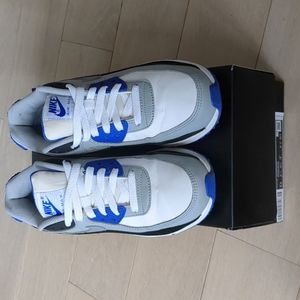 WORN Nike Air Max 90 - Size 5.5 kids/men's / 7 women's